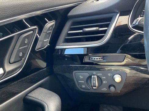 Used 2018 Audi Q7 3.0T Prestige w/ Prestige Package AWD/4WD image 32