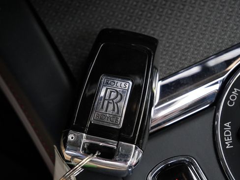 Used 2021 Rolls-Royce Dawn RWD image 14