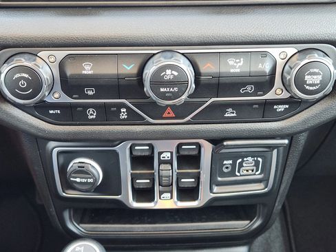 New 2025 Jeep Gladiator Sport image 15