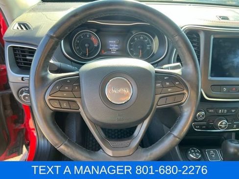 Used 2019 Jeep Cherokee Trailhawk AWD/4WD image 16