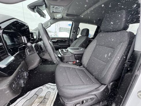 Used 2024 Chevrolet Silverado 1500 LT image 13