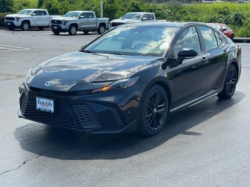 Used 2025 Toyota Camry SE FWD image 10