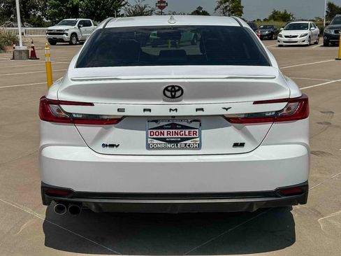 Used 2025 Toyota Camry SE w/ Convenience Package FWD image 4