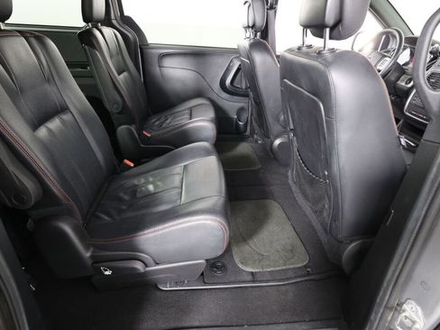 Used 2016 Dodge Grand Caravan R/T image 22