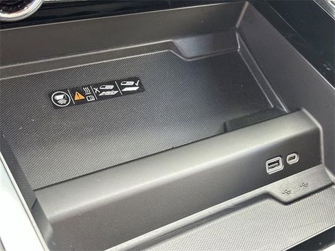 Used 2025 Chevrolet Suburban RST image 38