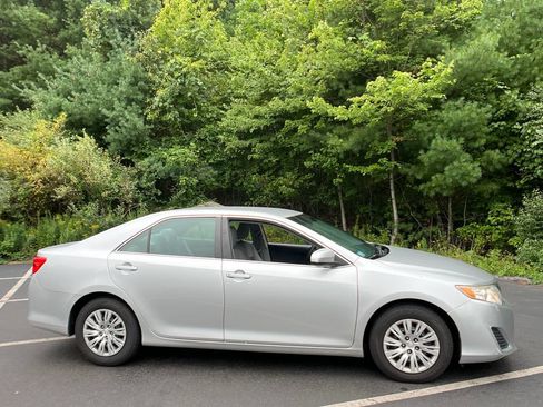 Used 2014 Toyota Camry FWD image 8