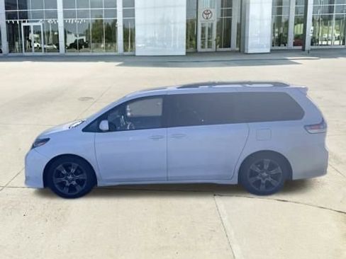 Used 2015 Toyota Sienna SE image 36