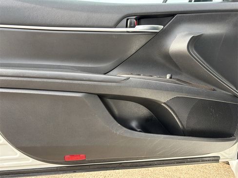 Used 2022 Toyota Camry SE image 10