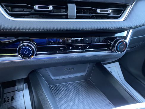 Used 2026 Chevrolet Equinox LT image 29