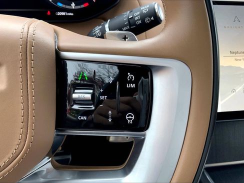 Used 2025 Land Rover Range Rover Long Wheelbase SE image 24