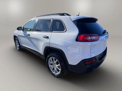 Used 2017 Jeep Cherokee Sport FWD image 9