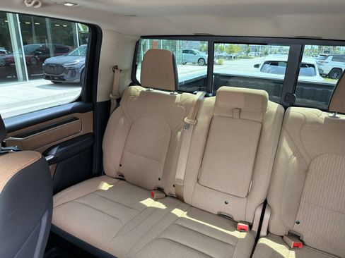Used 2019 RAM 1500 Big Horn AWD/4WD image 9
