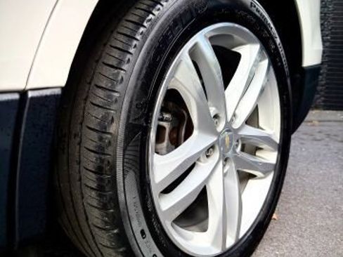 Used 2019 Chevrolet Equinox Premier image 10