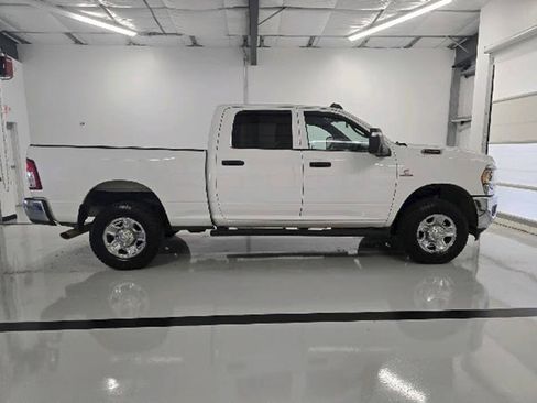 Used 2024 RAM 2500 Tradesman w/ Chrome Appearance Group AWD/4WD image 9