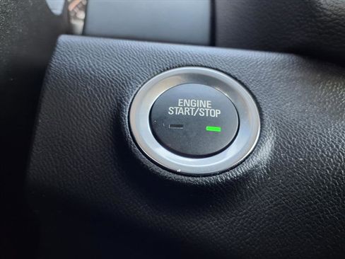 Used 2024 GMC Terrain SLE w/ Driver Convenience Package image 17