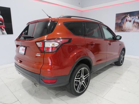 Used 2019 Ford Escape SEL image 3