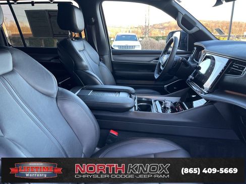 Used 2025 Jeep Wagoneer Series III w/ Premium Group I image 29