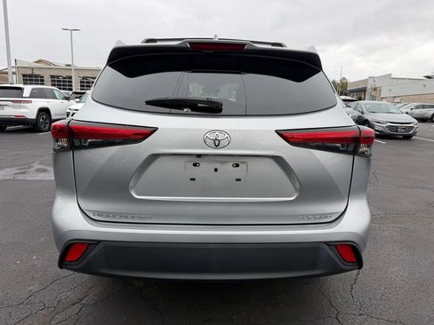Used 2023 Toyota Highlander XLE image 8