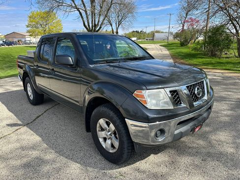Used 2011 Nissan Frontier SV AWD/4WD image 4