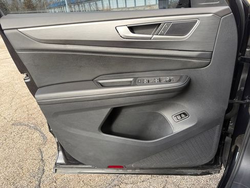 Used 2024 Volkswagen Atlas Cross Sport SE image 12