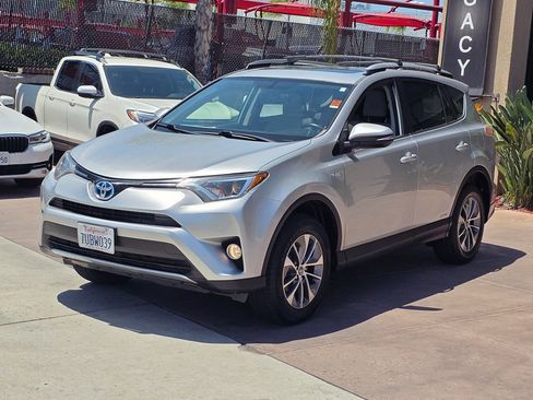 Used 2016 Toyota RAV4 XLE AWD/4WD image 5