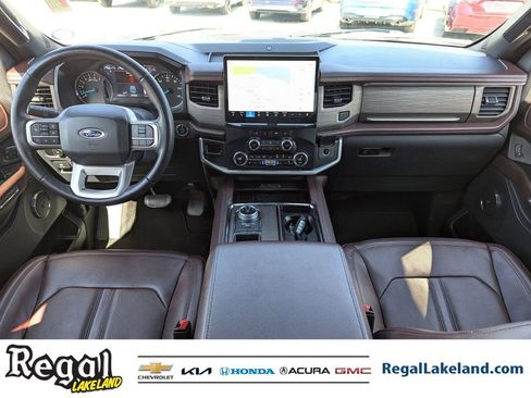 Used 2024 Ford Expedition Limited image 11