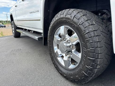 Used 2015 GMC Sierra 2500 Denali w/ Duramax Plus Package AWD/4WD image 7