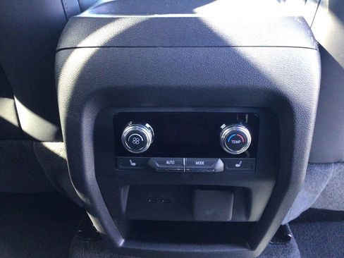 Used 2025 GMC Acadia Denali w/ Super Cruise Package image 8