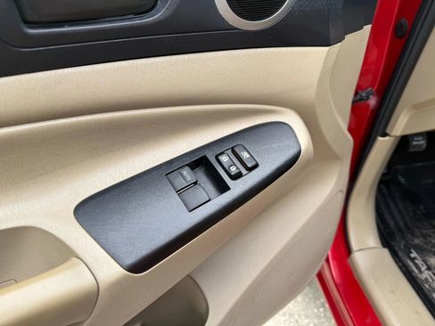 Used 2013 Toyota Tacoma PreRunner image 15