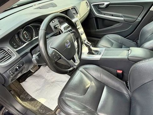 Used 2018 Volvo S60 T5 Dynamic w/ Vision Package image 2