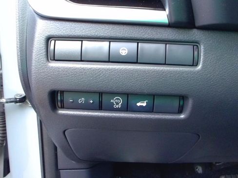 Used 2023 Nissan Rogue SL FWD image 13