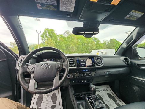 Used 2019 Toyota Tacoma TRD Sport image 20