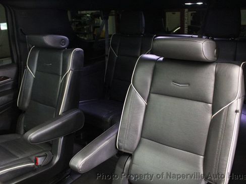 Used 2023 Cadillac Escalade ESV Premium Luxury AWD/4WD image 35