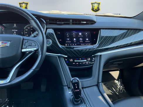 Used 2025 Cadillac XT6 Premium Luxury FWD image 13