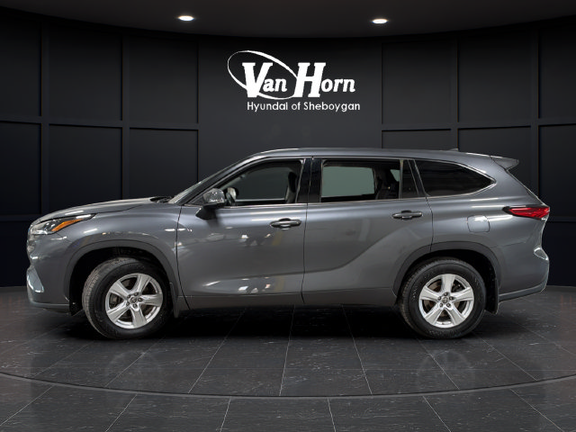 Used 2021 Toyota Highlander LE AWD/4WD image 4