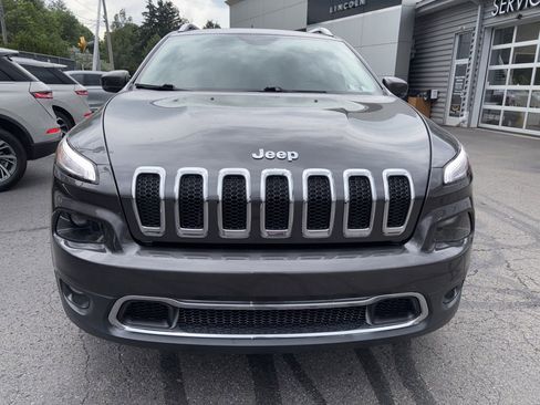 Used 2017 Jeep Cherokee Limited AWD/4WD image 2