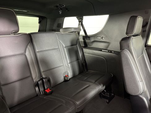 Used 2025 Chevrolet Suburban Premier image 19