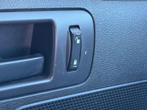 Used 2012 Ford Mustang V6 image 17