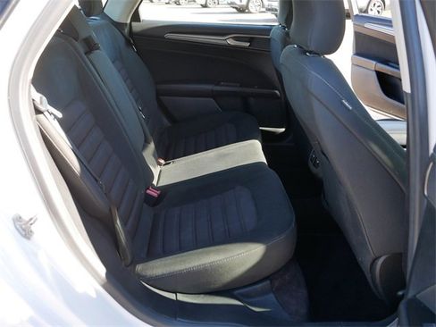 Used 2017 Ford Fusion SE image 18