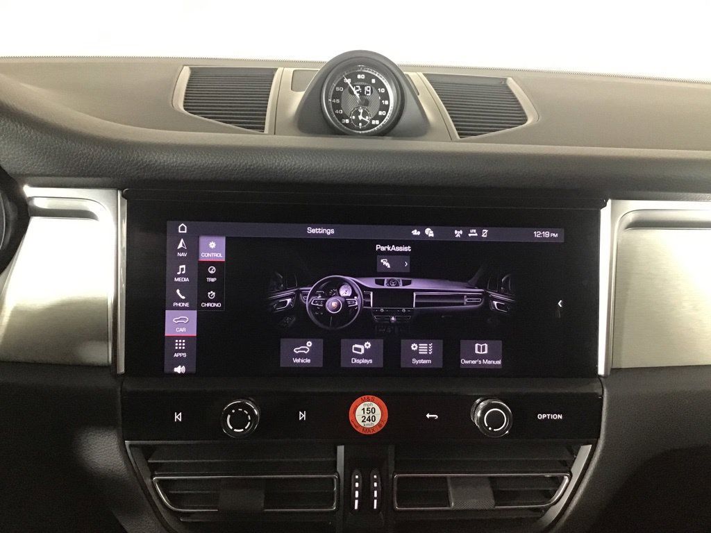 Certified 2026 Porsche Macan AWD/4WD image 35