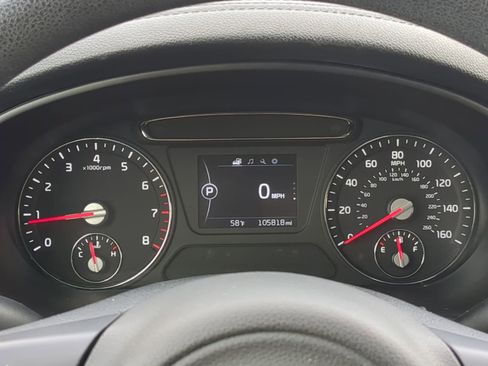 Used 2017 Kia Sorento LX image 31