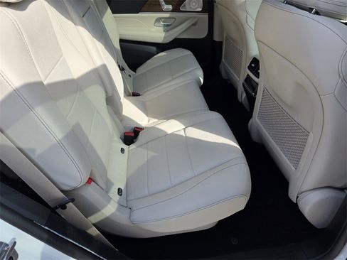 Used 2025 Mercedes-Benz GLS 450 4MATIC image 33