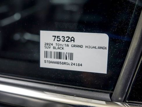 Certified 2024 Toyota Grand Highlander XLE image 30