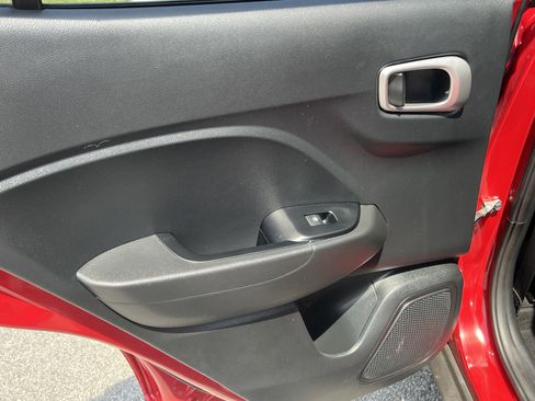 Used 2022 Hyundai Venue SEL FWD image 24