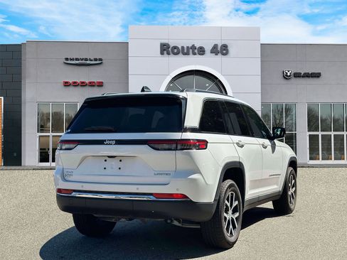 Used 2024 Jeep Grand Cherokee Limited AWD/4WD image 5