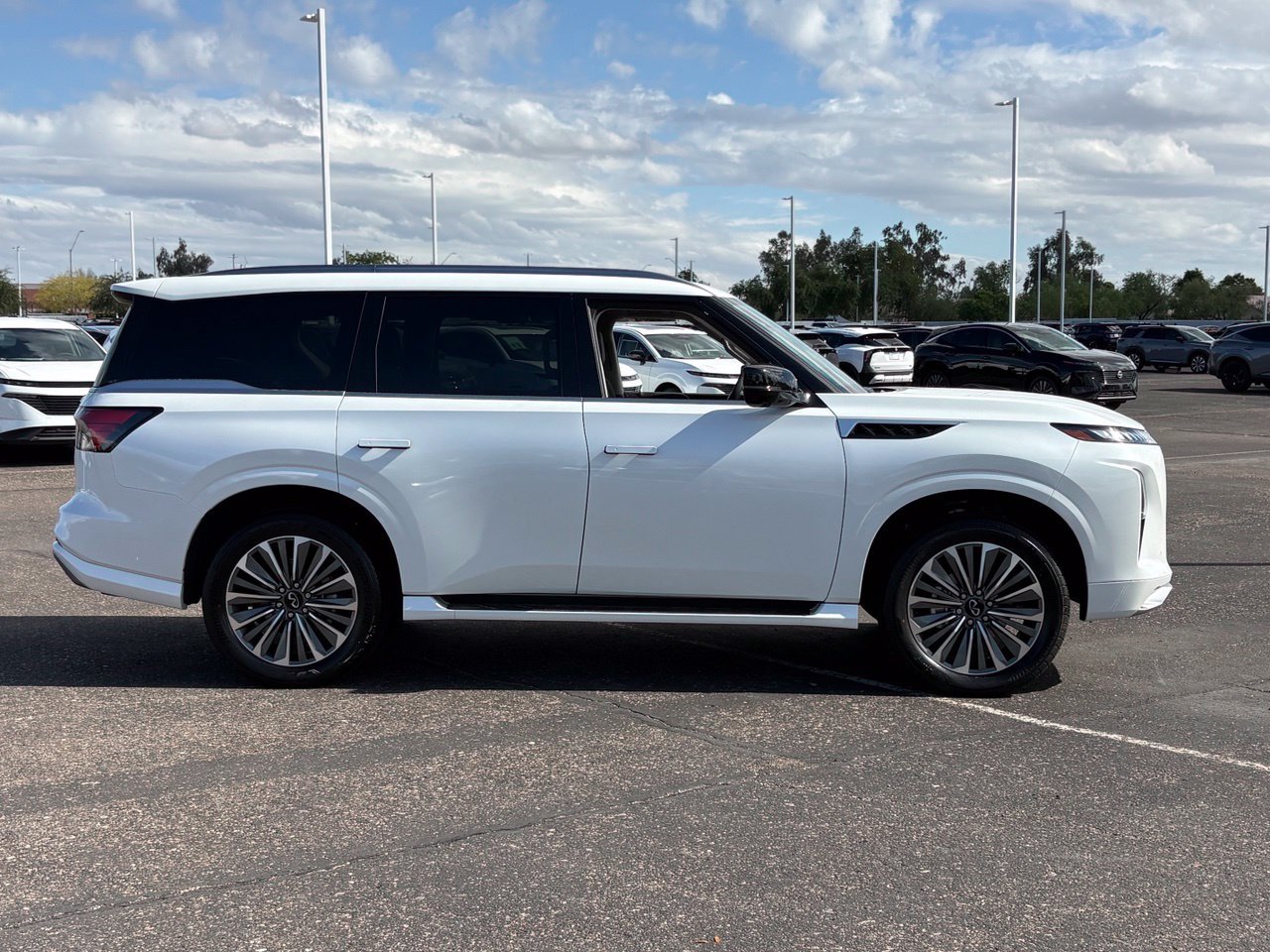 New 2027 INFINITI QX80 Luxe RWD image 7