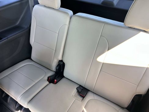 Certified 2023 Chevrolet Traverse LT w/ LT Premium Package AWD/4WD image 12