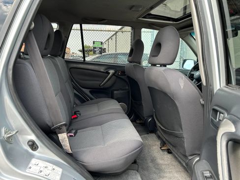 Used 2005 Toyota RAV4 2WD w/ Sport Pkg image 29