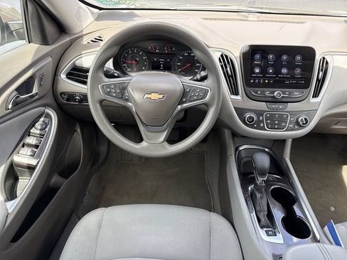 Used 2025 Chevrolet Malibu LT FWD image 12