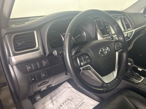 Used 2019 Toyota Highlander Limited image 12